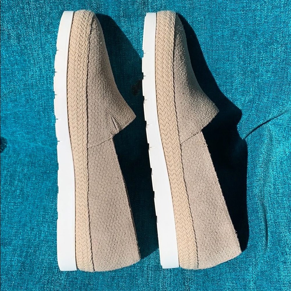 Donald Pliner NEW Loafers. 8 1/2.